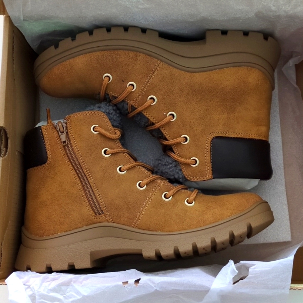 NIB Ichigo Brown Fur Boots